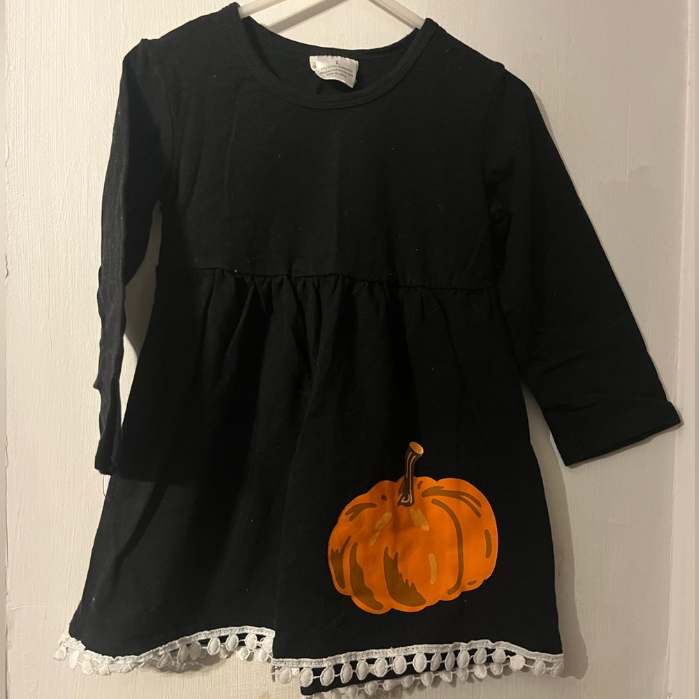 Charming Black Long Sleeve Kids Dress with Pumpkin Design